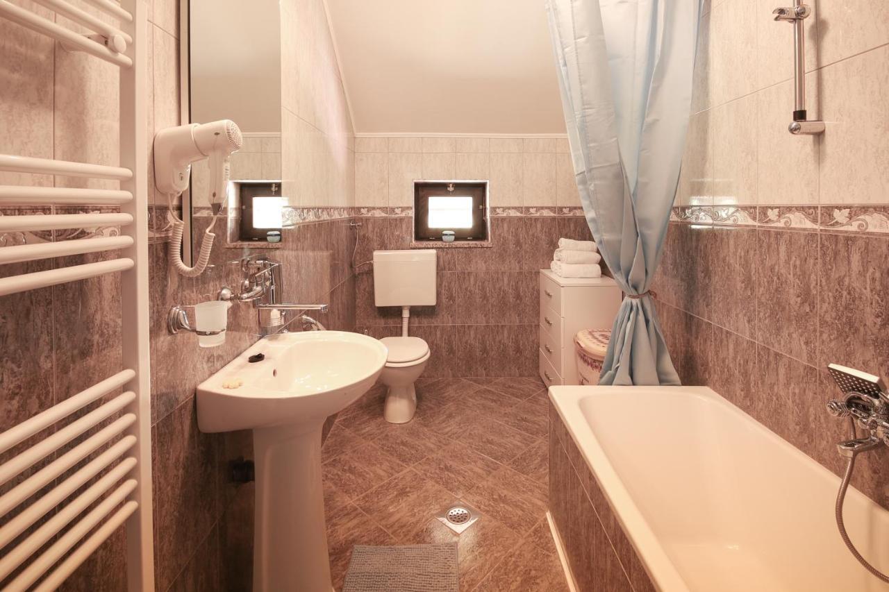 Apartments Sweet Home Otocac Ngoại thất bức ảnh
